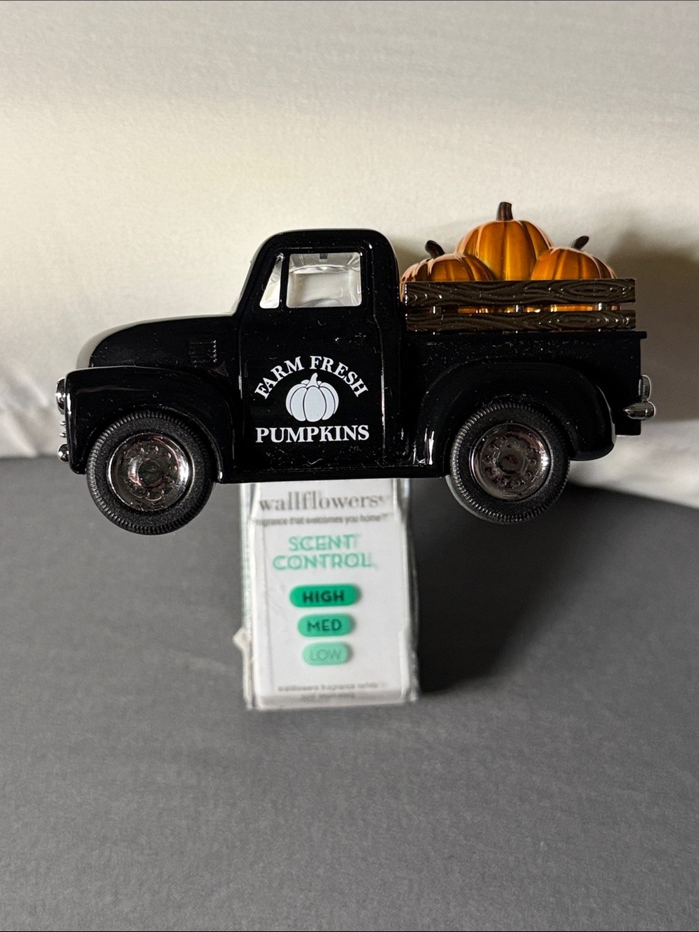 Farm Fresh Pumpkins Truck Bath & Body Works Wallflower Scent Control Plug New